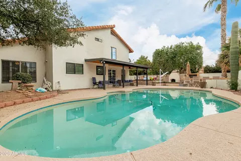 Exterior - 987 E Divot Dr, Tempe, AZ 85283 photo 7 of 10