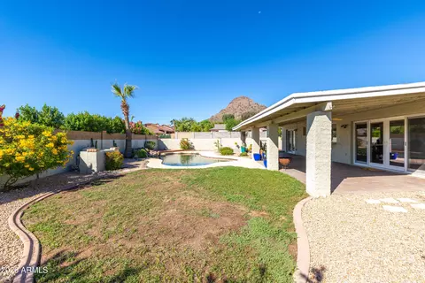 Exterior - 2001 E Hillery Dr, Phoenix, AZ 85022 photo 7 of 11