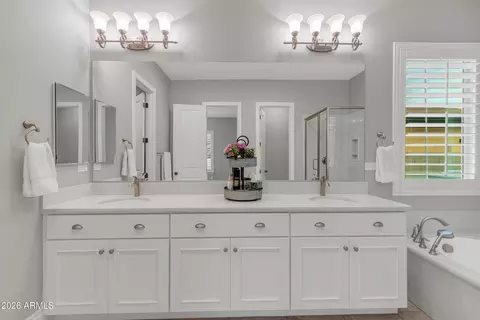 Bath - 2103 E Crescent Way, Gilbert, AZ 85298 photo 10 of 11