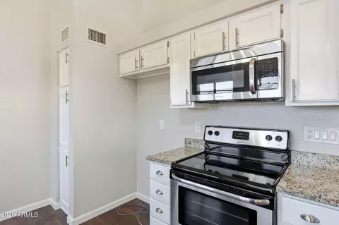 Kitchen - 3538 E South Fork Dr, Phoenix, AZ 85044 photo 4 of 5
