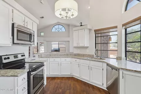 Kitchen - 3538 E South Fork Dr, Phoenix, AZ 85044 photo 3 of 5