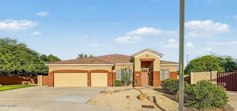 Exterior - 1571 E Stirrup Ct, Gilbert, AZ 85296 photo 2 of 12