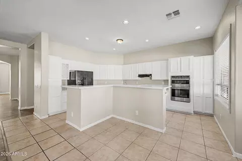 Kitchen - 1571 E Stirrup Ct, Gilbert, AZ 85296 photo 3 of 5