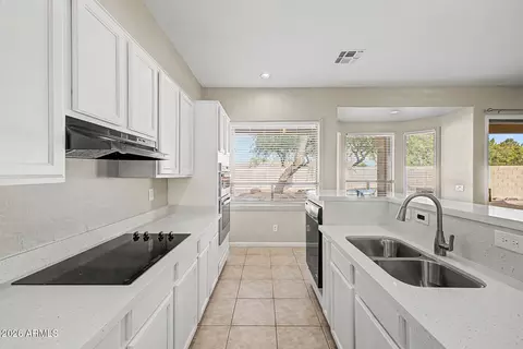 Kitchen - 1571 E Stirrup Ct, Gilbert, AZ 85296 photo 4 of 5