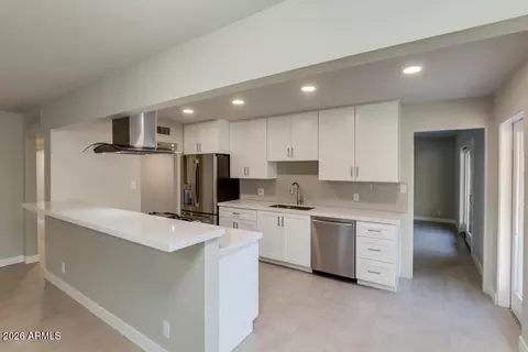 Kitchen - 554 W 19th St, Tempe, AZ 85281 photo 1 of 6