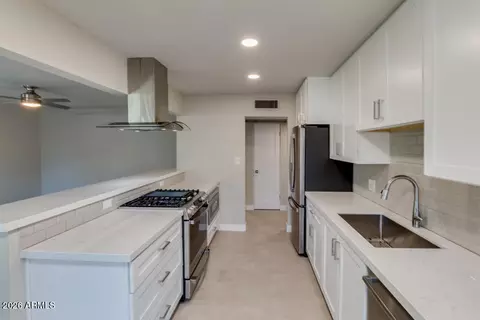 Kitchen - 554 W 19th St, Tempe, AZ 85281 photo 4 of 6