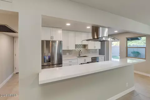Kitchen - 554 W 19th St, Tempe, AZ 85281 photo 2 of 6