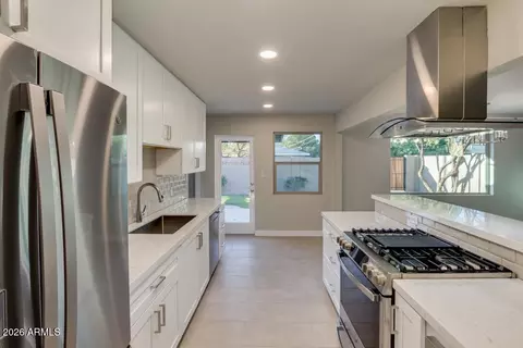 Kitchen - 554 W 19th St, Tempe, AZ 85281 photo 3 of 6