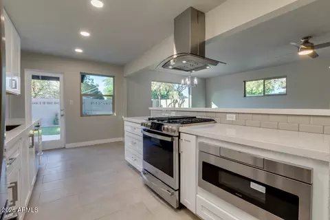 Kitchen - 554 W 19th St, Tempe, AZ 85281 photo 6 of 6
