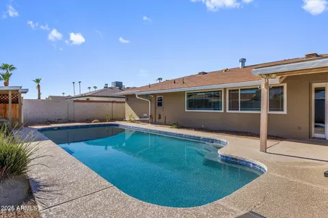 Exterior - 2427 E Del Rio Dr, Tempe, AZ 85282 photo 4 of 12