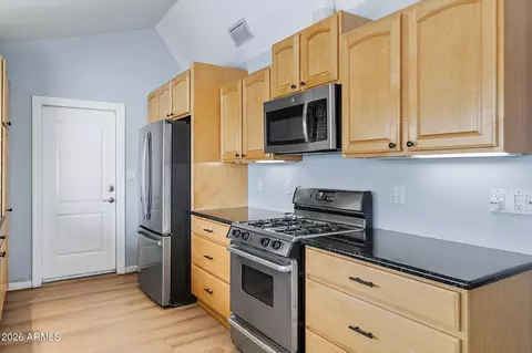 Kitchen - 2427 E Del Rio Dr, Tempe, AZ 85282 photo 3 of 8