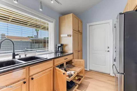 Kitchen - 2427 E Del Rio Dr, Tempe, AZ 85282 photo 8 of 8