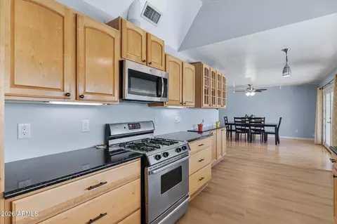 Kitchen - 2427 E Del Rio Dr, Tempe, AZ 85282 photo 5 of 8