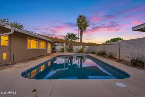 Exterior - 2427 E Del Rio Dr, Tempe, AZ 85282 photo 10 of 12