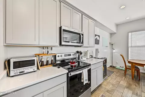Kitchen - 4361 E Berkeley Rd, Phoenix, AZ 85008 photo 2 of 3