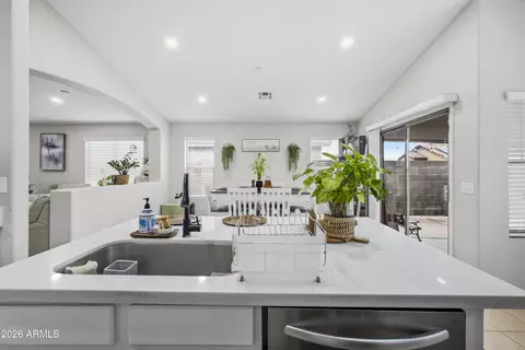 Kitchen - 853 E Yuma Ave, Apache Junction, AZ 85119 photo 5 of 5