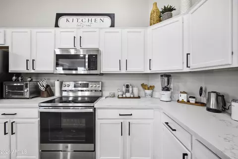 Kitchen - 853 E Yuma Ave, Apache Junction, AZ 85119 photo 2 of 5