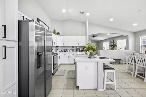 Kitchen - 853 E Yuma Ave, Apache Junction, AZ 85119 photo 3 of 5
