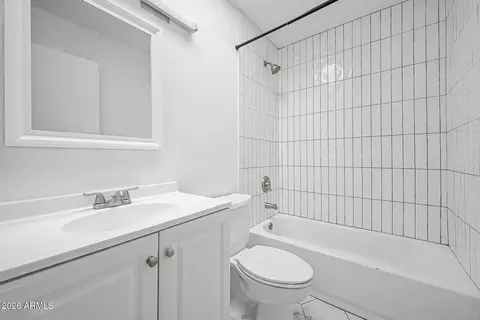 Bath - 6812 N 35th Ave #E, Phoenix, AZ 85017 photo 1 of 1