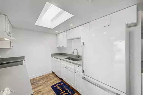 Kitchen - 6812 N 35th Ave #E, Phoenix, AZ 85017 photo 1 of 4