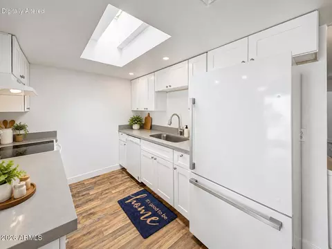 Kitchen - 6812 N 35th Ave #E, Phoenix, AZ 85017 photo 2 of 4