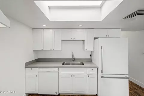 Kitchen - 6812 N 35th Ave #E, Phoenix, AZ 85017 photo 3 of 4