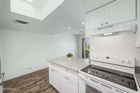 Kitchen - 6812 N 35th Ave #E, Phoenix, AZ 85017 photo 4 of 4