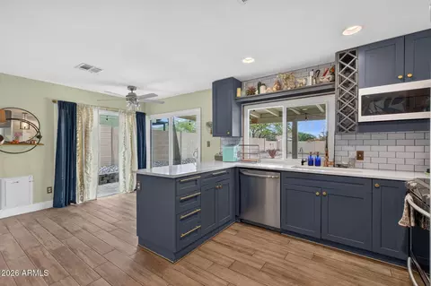 Kitchen - 2360 E Sahuaro Dr, Phoenix, AZ 85028 photo 4 of 5