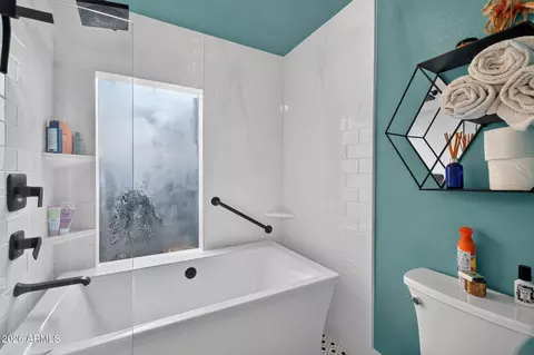 Bath - 2360 E Sahuaro Dr, Phoenix, AZ 85028 photo 2 of 3