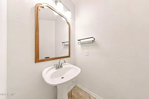 Bath - 4506 E Olive Ave, Gilbert, AZ 85234 photo 5 of 7