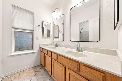 Bath - 4506 E Olive Ave, Gilbert, AZ 85234 photo 6 of 7