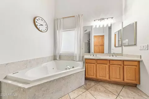 Bath - 4506 E Olive Ave, Gilbert, AZ 85234 photo 3 of 7