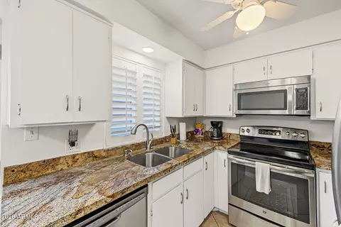 Kitchen - 1320 E Bethany Home Rd #54, Phoenix, AZ 85014 photo 2 of 3