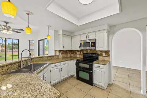 Kitchen - 16631 S 36th St, Phoenix, AZ 85048 photo 1 of 3