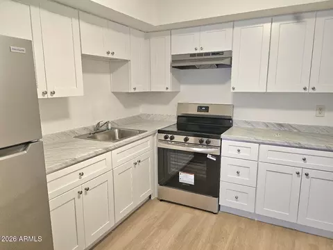 Kitchen - 510 E Hatcher Rd #OFC, Phoenix, AZ 85020 photo 4 of 9