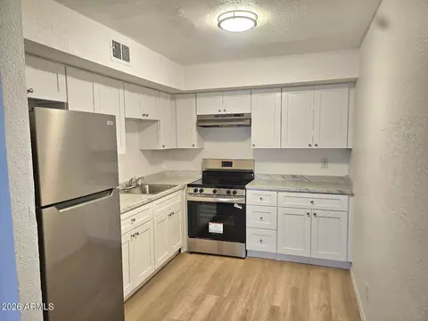 Kitchen - 510 E Hatcher Rd #OFC, Phoenix, AZ 85020 photo 3 of 9