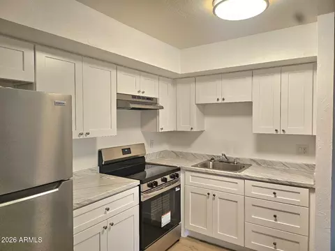 Kitchen - 510 E Hatcher Rd #OFC, Phoenix, AZ 85020 photo 6 of 9