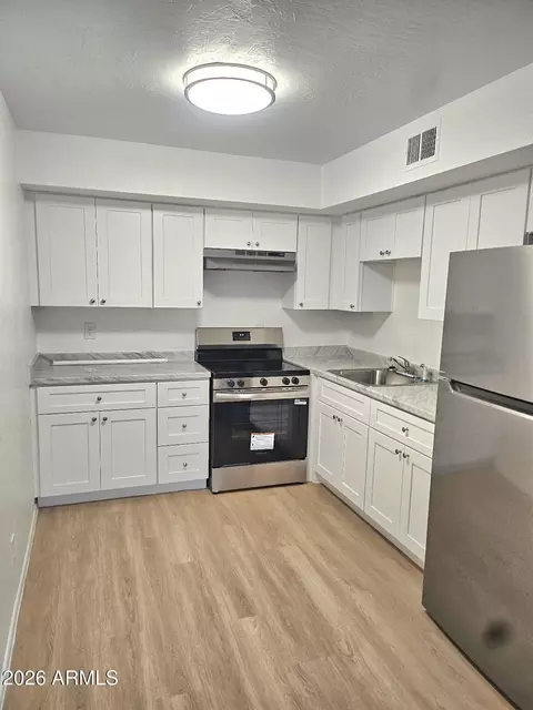 Kitchen - 510 E Hatcher Rd #OFC, Phoenix, AZ 85020 photo 7 of 9