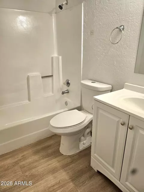 Bath - 510 E Hatcher Rd #OFC, Phoenix, AZ 85020 photo 3 of 4