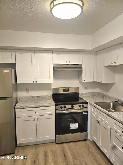 Kitchen - 510 E Hatcher Rd #OFC, Phoenix, AZ 85020 photo 5 of 9