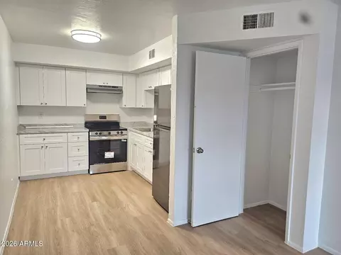 Kitchen - 510 E Hatcher Rd #OFC, Phoenix, AZ 85020 photo 9 of 9