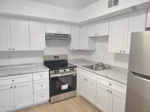 Kitchen - 510 E Hatcher Rd #OFC, Phoenix, AZ 85020 photo 8 of 9