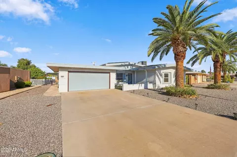 16210 N Meadow Park Dr, Sun City, AZ 85351