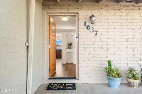 Entry Way - 1637 E Sierra Vista Dr, Phoenix, AZ 85016 photo 1 of 1