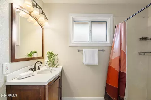 Bath - 1637 E Sierra Vista Dr, Phoenix, AZ 85016 photo 1 of 2