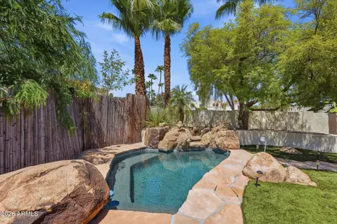 Exterior - 1915 E Linger Ln, Phoenix, AZ 85020 photo 4 of 5