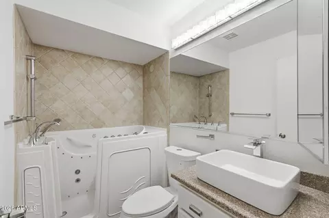 Bath - 1915 E Linger Ln, Phoenix, AZ 85020 photo 3 of 5