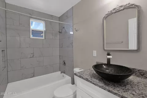 Bath - 2021 E 10th St, Tempe, AZ 85281 photo 4 of 4