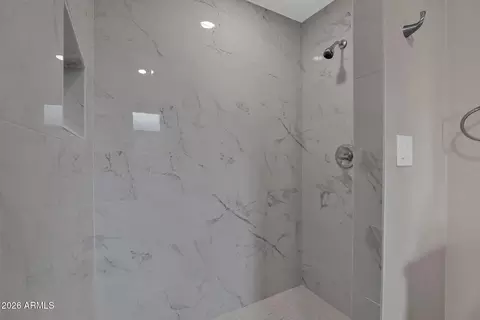 Bath - 2021 E 10th St, Tempe, AZ 85281 photo 3 of 4