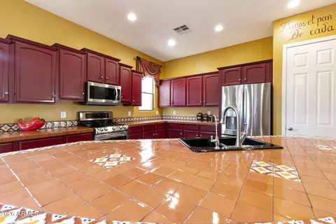 Kitchen - 4228 E Carob Dr, Gilbert, AZ 85298 photo 2 of 7